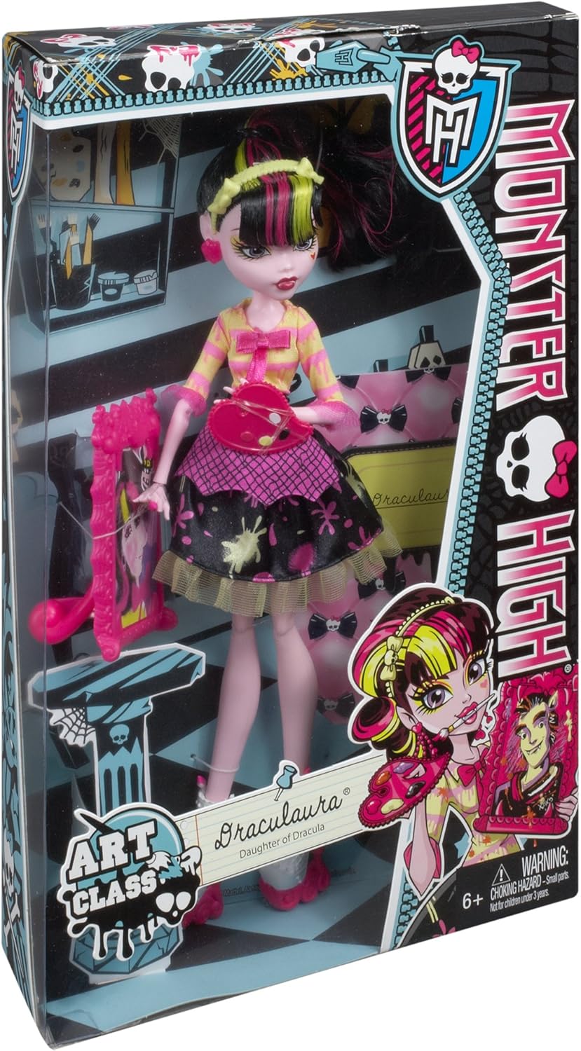 draculaura art class