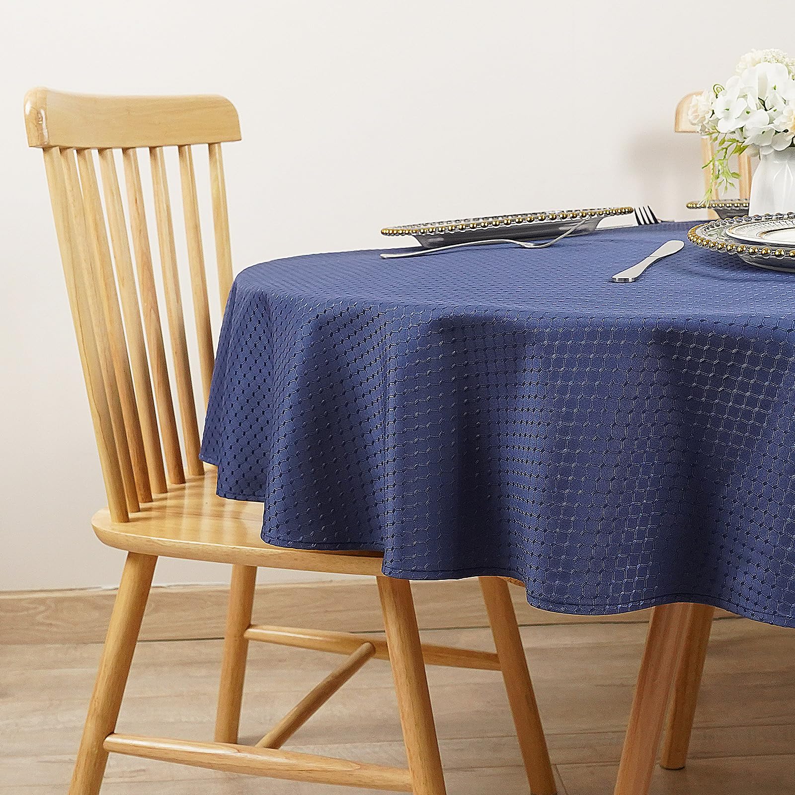 Eternal Beauty Round Tablecloth 120cm Wrinkle Free, Table Cover Water Resistant and Machine Washable for Home Dining Party Restaurant (Navy Blue, 47.2inch) — image 1