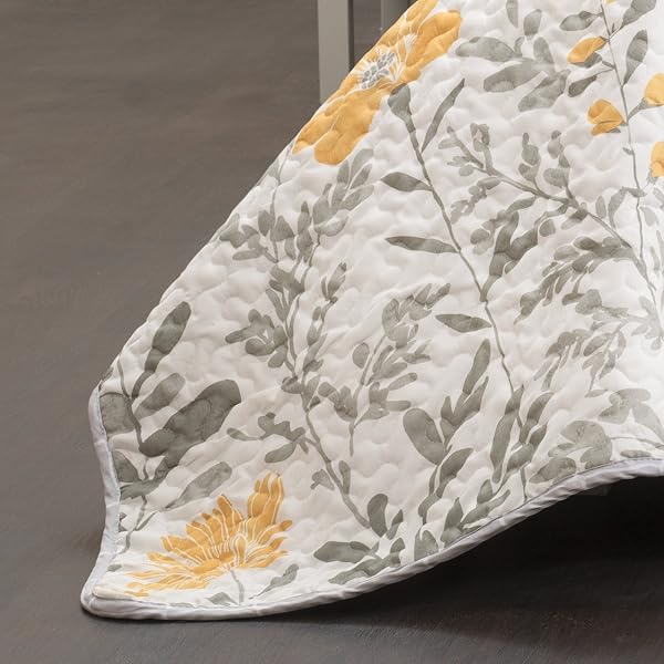 LUSH DECOR APRILE REVERSIBLE FLORAL QUILT QUEEN SIZE 3 PIECE SET FULL/QUEEN, YELLOW & GRAY – BEDDING SET – FLORAL QUILT – COTTAGE BEDROOM DÉCOR