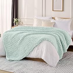 L'AGRATY Chunky Knit Blanket