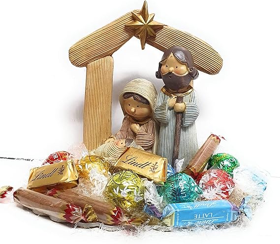Immagini Natalizie Sacre.Composizione Natalizia Artigianale Con Cioccolatini Assortiti Lindt E Sacra Famiglia Amazon It Alimentari E Cura Della Casa