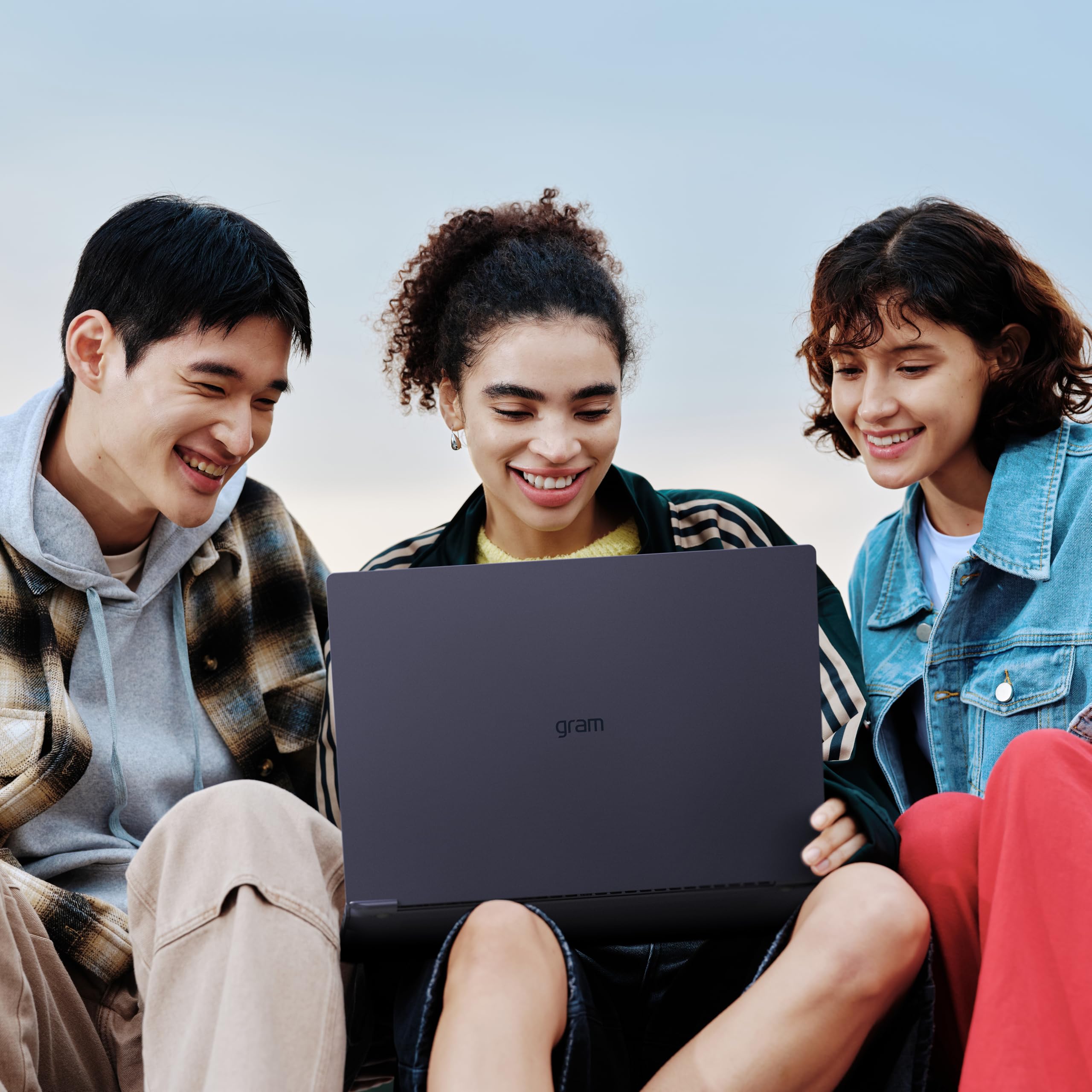 LG gram Pro 17-inch Lightweight Laptop Computer, Intel Evo Edition Powered by Intel Core Ultra9 285H Processor, NVIDIA RTX5050, Windows 11 Home, 32GB RAM, 2TB SSD, Black