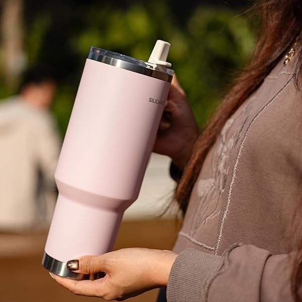 SILICANICE FOR TRAVEL & GYM – NEVER DRINK FROM A MOLDY LID AGAIN: 30OZ HYGIENIC TUMBLER, 100% LEAKPROOF LID & REMOVABLE FOLDABLE SPOUT. REINFORCED BASE, FITS CUP HOLDERS- PINK SAND