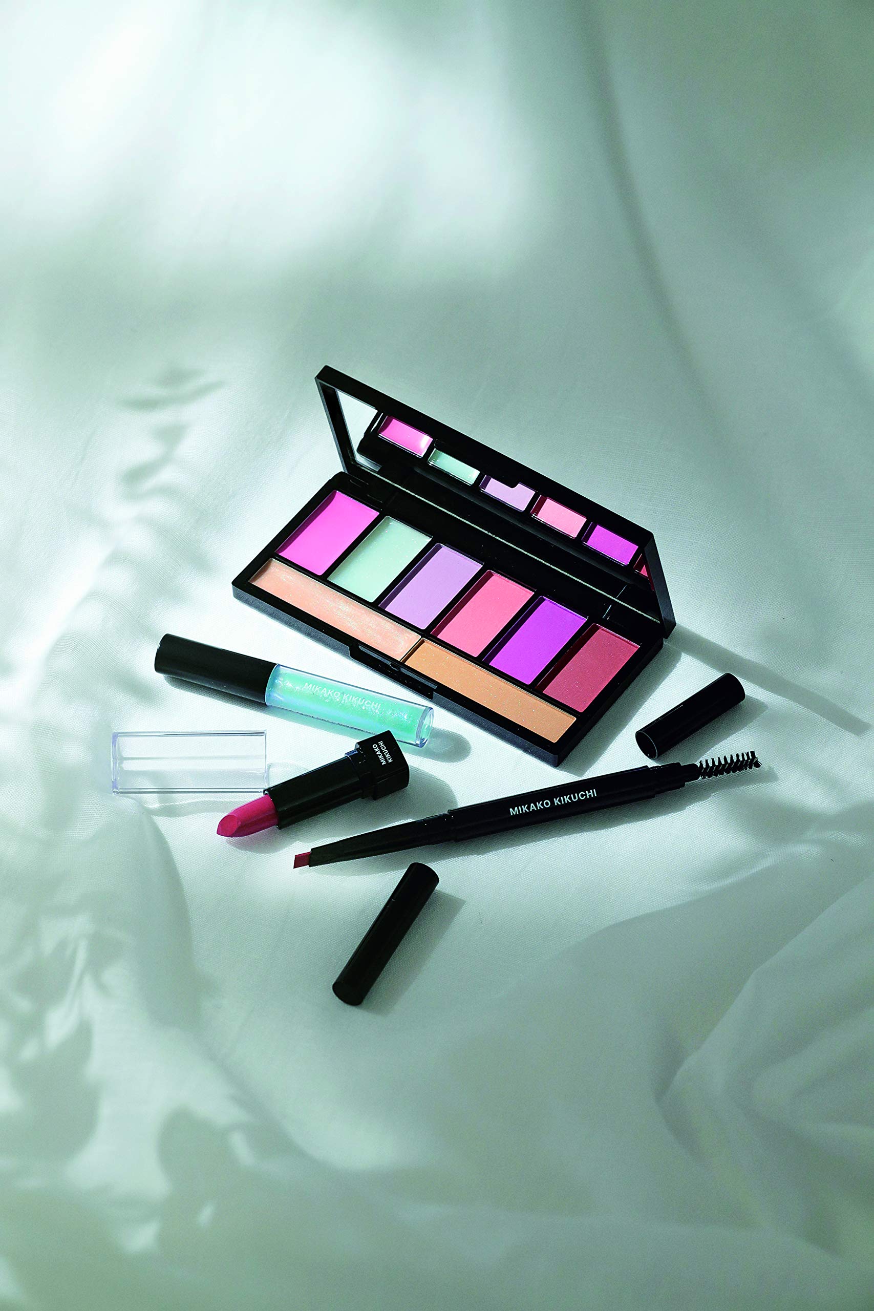 SPRiNG(スプリング) 6月号 雑誌付録 人気ヘアメイク菊地美香子監修大人の可愛げメイクができる完璧コスメ4点セット