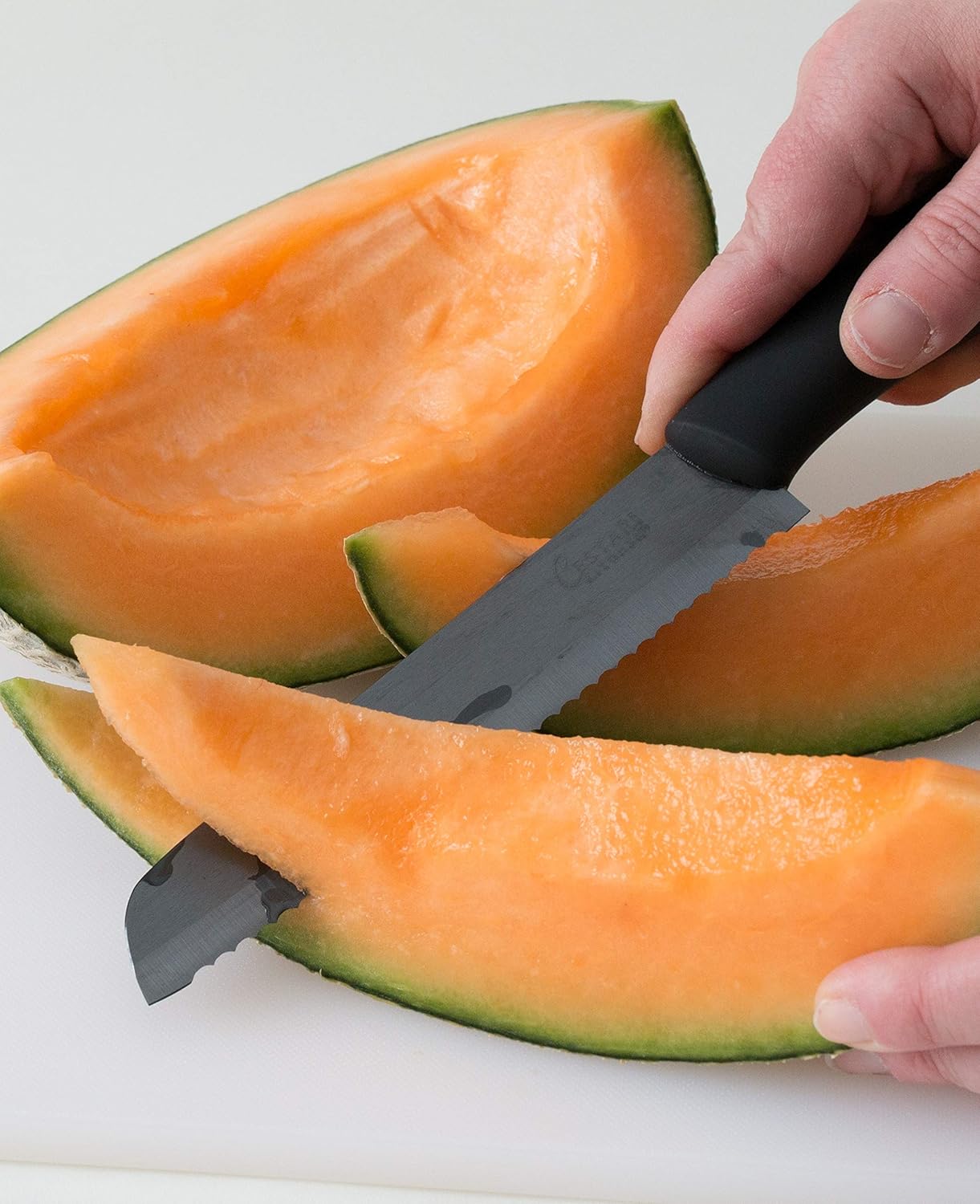 Ceramic Serrated Knife Cutting Fruit