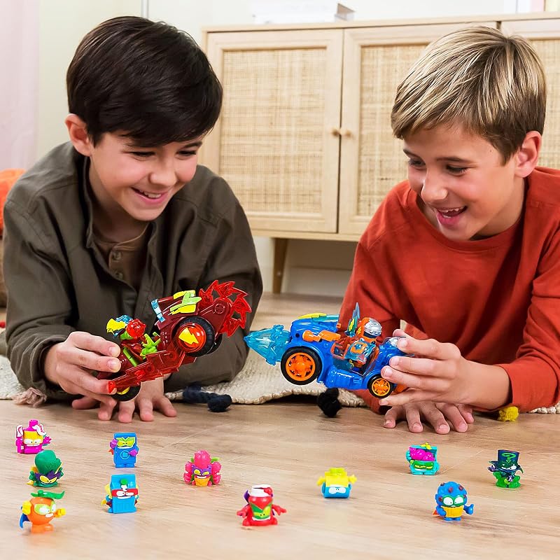 SUPERTHINGS KAZOOM Power – Combat Vehicle Kid Kazoom. Vehículo de Combate de Kid Kazoom de la Serie de TV “Kazoom Power”.Contiene 1 Combat Vehicle, 1 Kid Kazoom Exclusivo, 1 Arma y 1 Accesorio