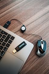 Verbatim Store n Go V3 USB 3.2 Gen 1 32GB Flash Drive Sliding Mechanism Black view 3
