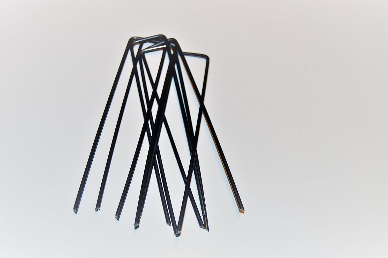 Elekee Garden Pegs (100 Pack), U-Shaped 6 Inch/150mm Securing Stakes for Artificial Grass Pins Weed Membrane Pegs - Image 4