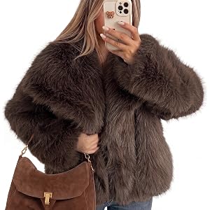 Trendy Queen Women's Faux Fur Coat 2026 Winter Clothes | Oversized Plush Teddy Coat, Cropped Shawl Collar Fluffy Fuzzy Jacket