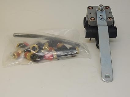 Amazon Com Volvo Truck 85144423 Level Valve Suspension Automotive