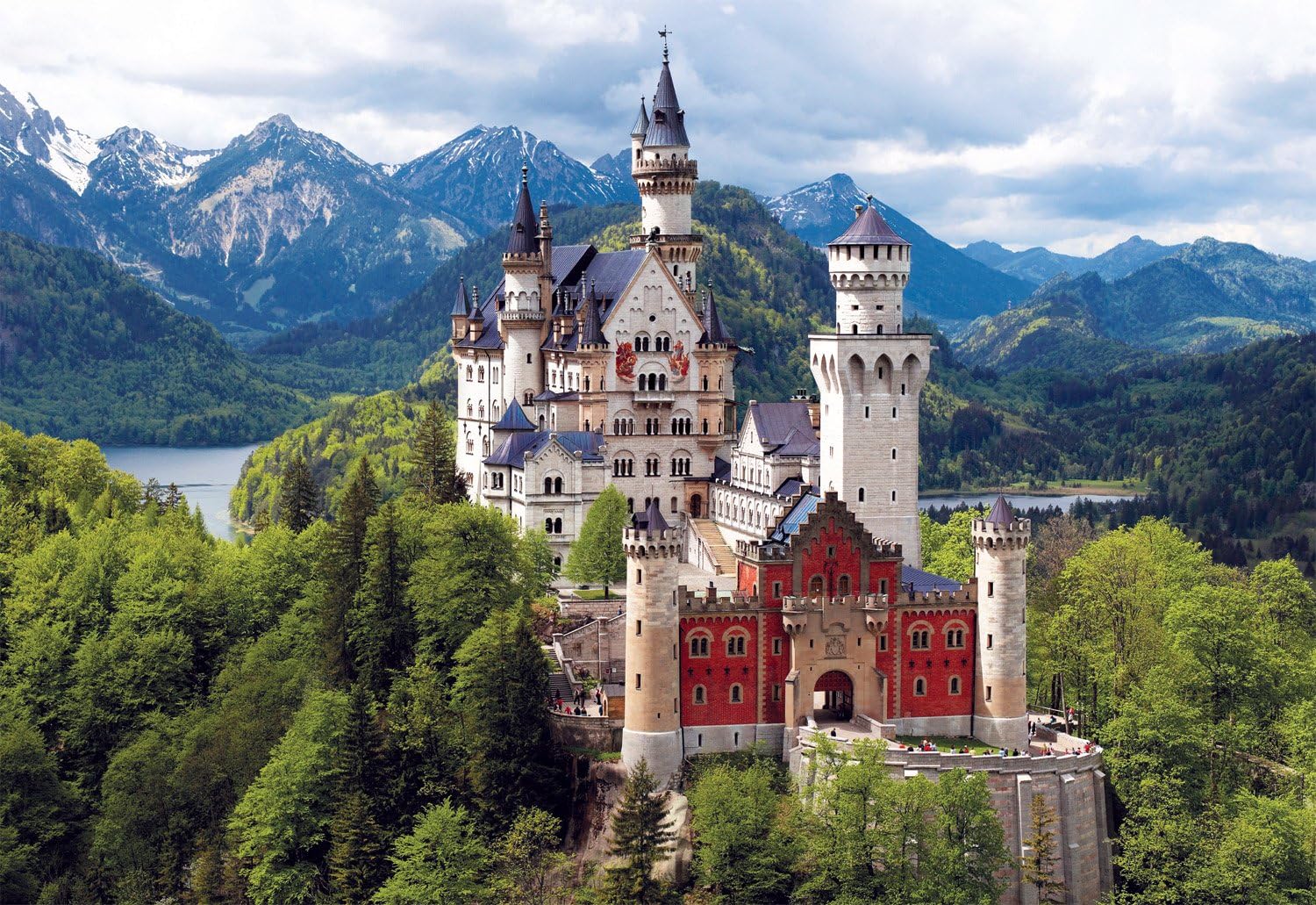 Amazon Com Buffalo Games Neuschwanstein Castle Bavaria 2000 Piece Jigsaw Puzzle Toys Games