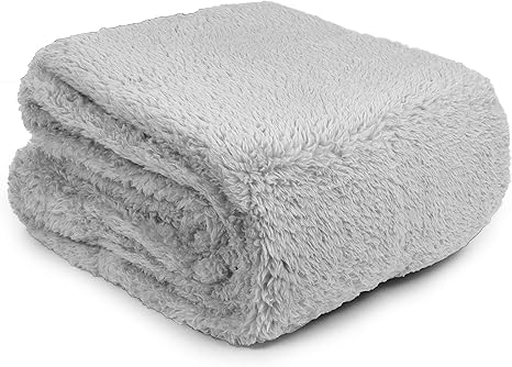 Amazon Com Pavilia Fluffy Sherpa Throw Blanket For Couch Sofa Plush Shaggy Fleece Blanket Soft Fuzzy Cozy Warm Microfiber Throw Solid Blanket Light Grey 60x80 Twin Bed Home Kitchen