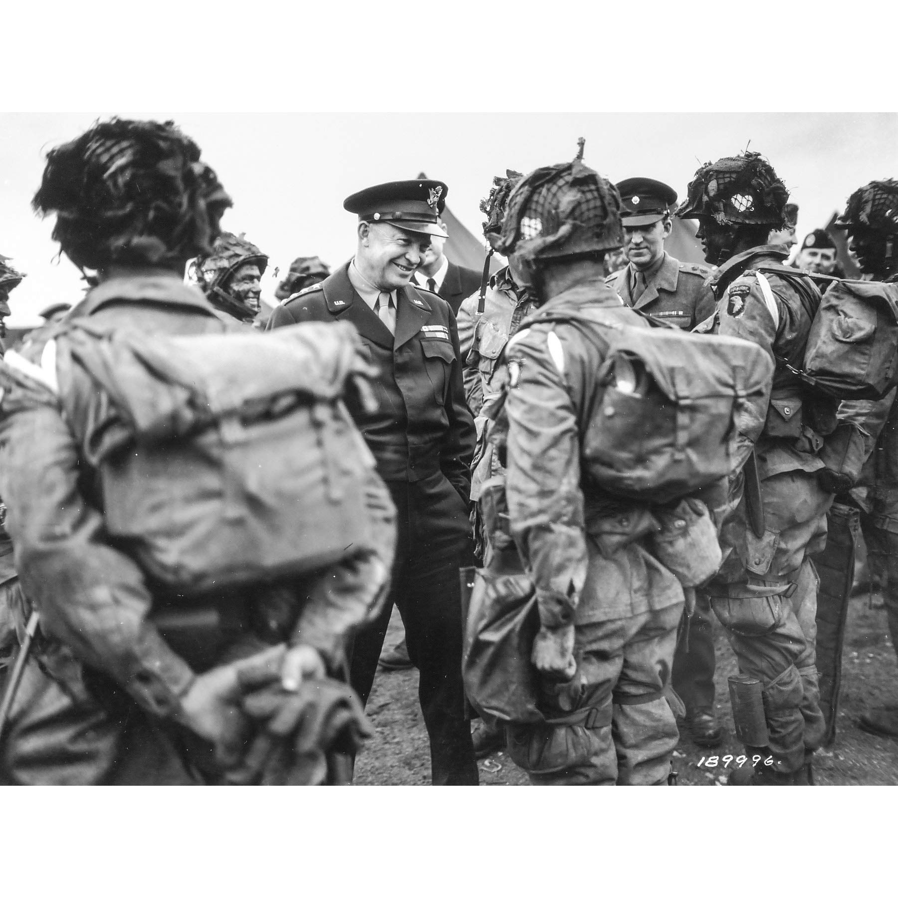Artery8 War WWII USA Eisenhower D-Day Paratroopers 1944 Photo Large XL Wall Art Canvas Print