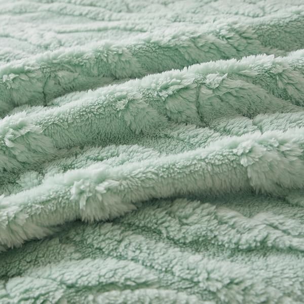 COOVA SAGE GREEN FLEECE THROW BLANKET FOR COUCH – SUPER SOFT COZY PLUSH FUZZY BLANKET FOR SOFA,PREMIUM SHERPA WARM THROW FOR WOMEN,BED,CHAIR,50X60 INCHES