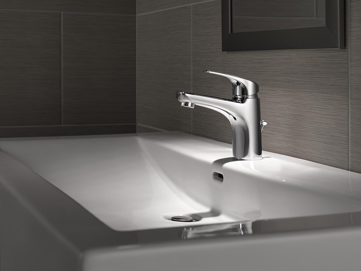 Delta Faucet Modern Single Hole Bathroom Faucet, Single Handle Bathroom Faucet Chrome, Bathroom Sink Faucet, Drain Assembly, Chrome 534LF-HGM-PP - - 