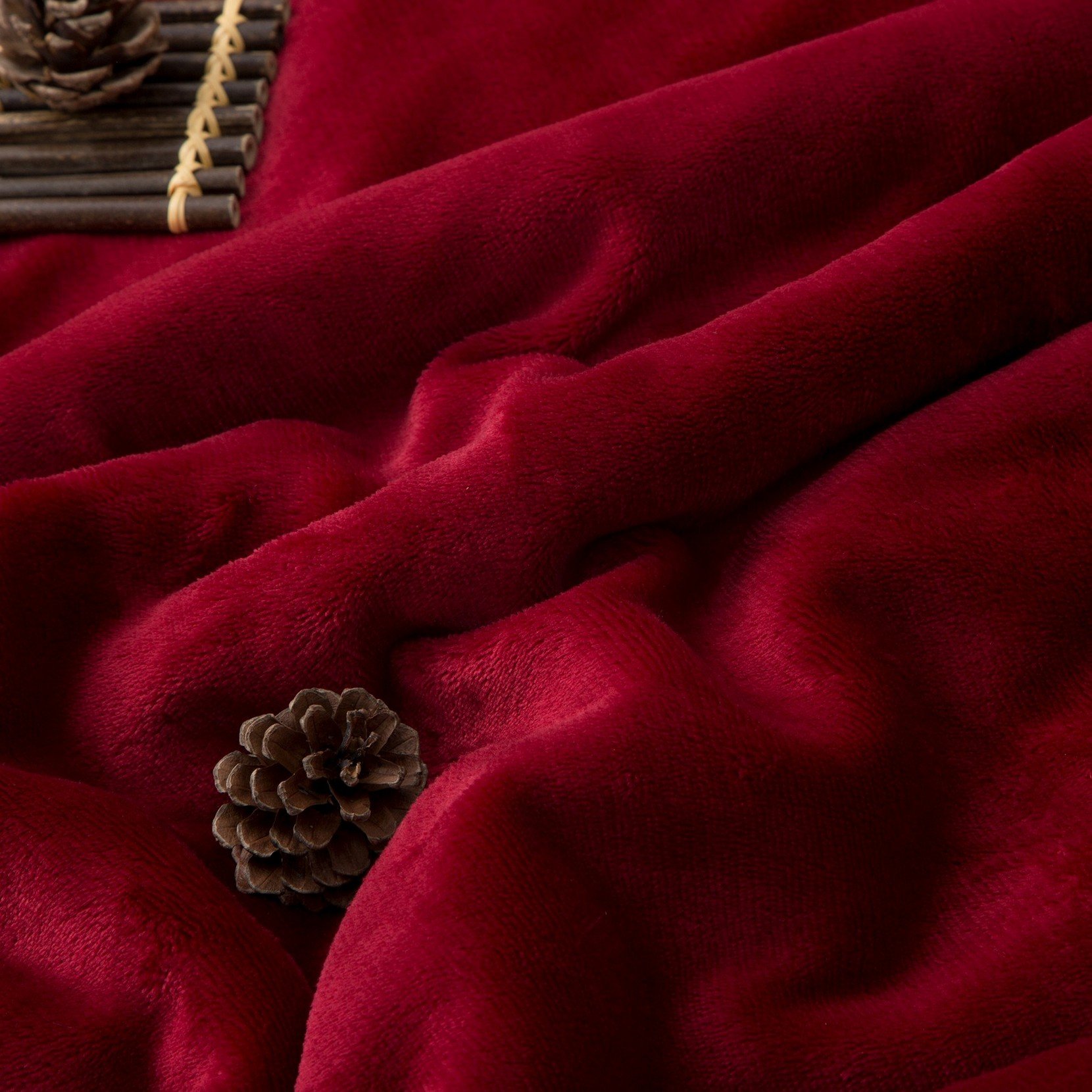 Moonen Sherpa Throw Blanket Luxurious Throw Size Brush Fabric Reversible All Season Super Soft Warm Fleece Thick Fuzzy Microplush Blanket for Bed Couch and Gift Blankets (Burgundy, 50x60 Inches)