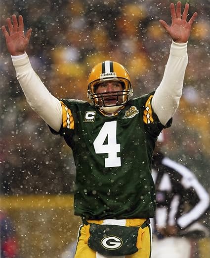 Amazon Com Brett Favre Green Bay Packers 8x10 Sports Action Photo F Sports Fan Photographs Sports Outdoors