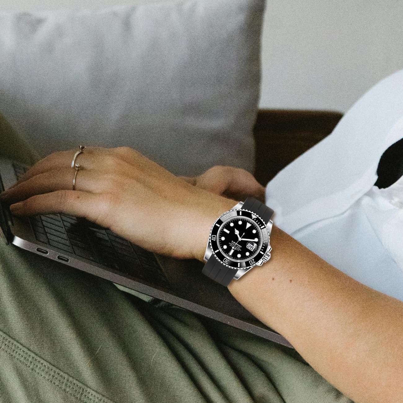 Juntan 18mm 20mm 22mm Curved End Rubber Watch Band, Tapered Silicone Curved Replacement Watch Strap for Men Women with Classic Diving Buckle