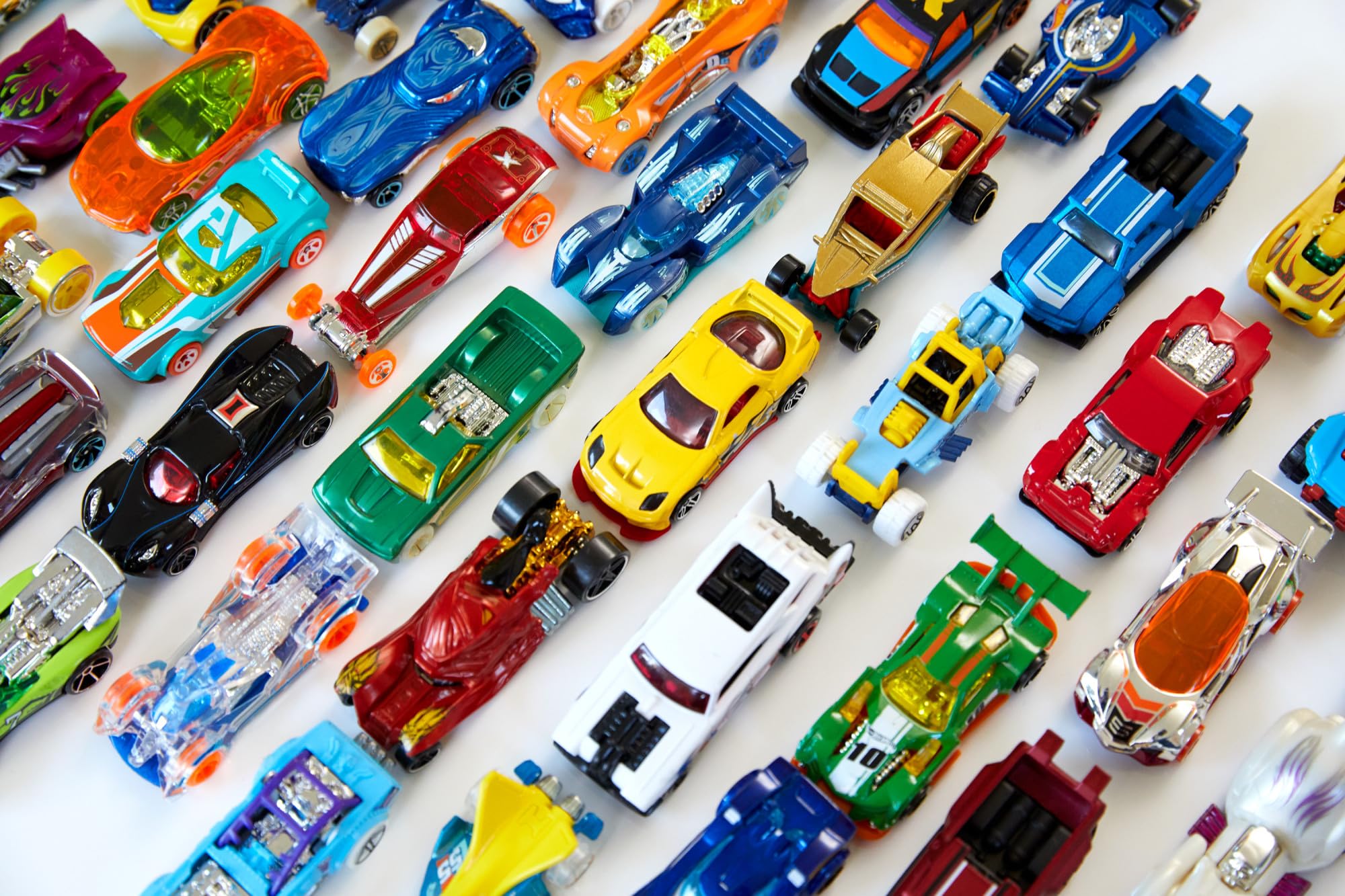 Hot Wheels Toy Cars & Trucks, 50Pack of 164 Scale Vehicles, Individually Packaged (Styles May