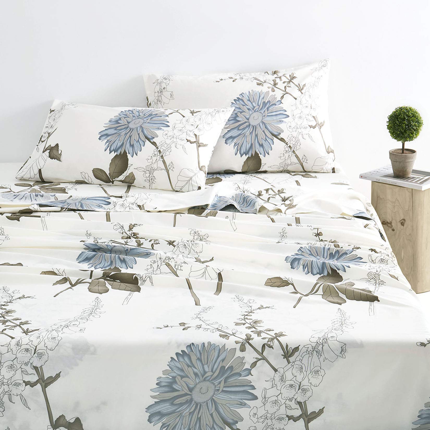 Wake In Cloud - Floral Comforter Set, Shabby Chic Farmhouse Cottagecore Vintage Colorful Pastel Spring Flowers, Soft Lightweight Bedding for Women Girls, 3 Pieces, Green, Twin/Twin XL Size