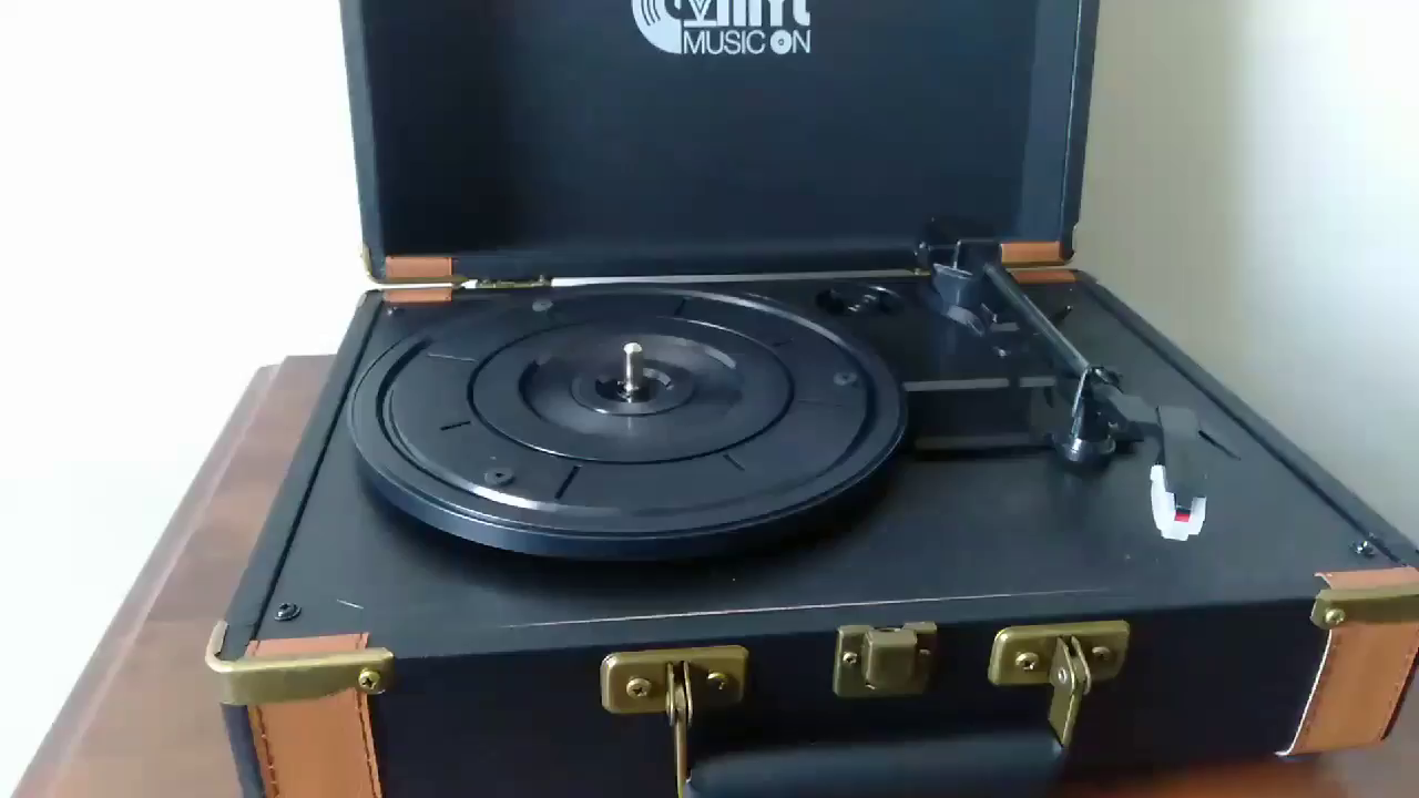 Amazon.caCustomer reviews VMO 3 Speed Suitcase Turntable with