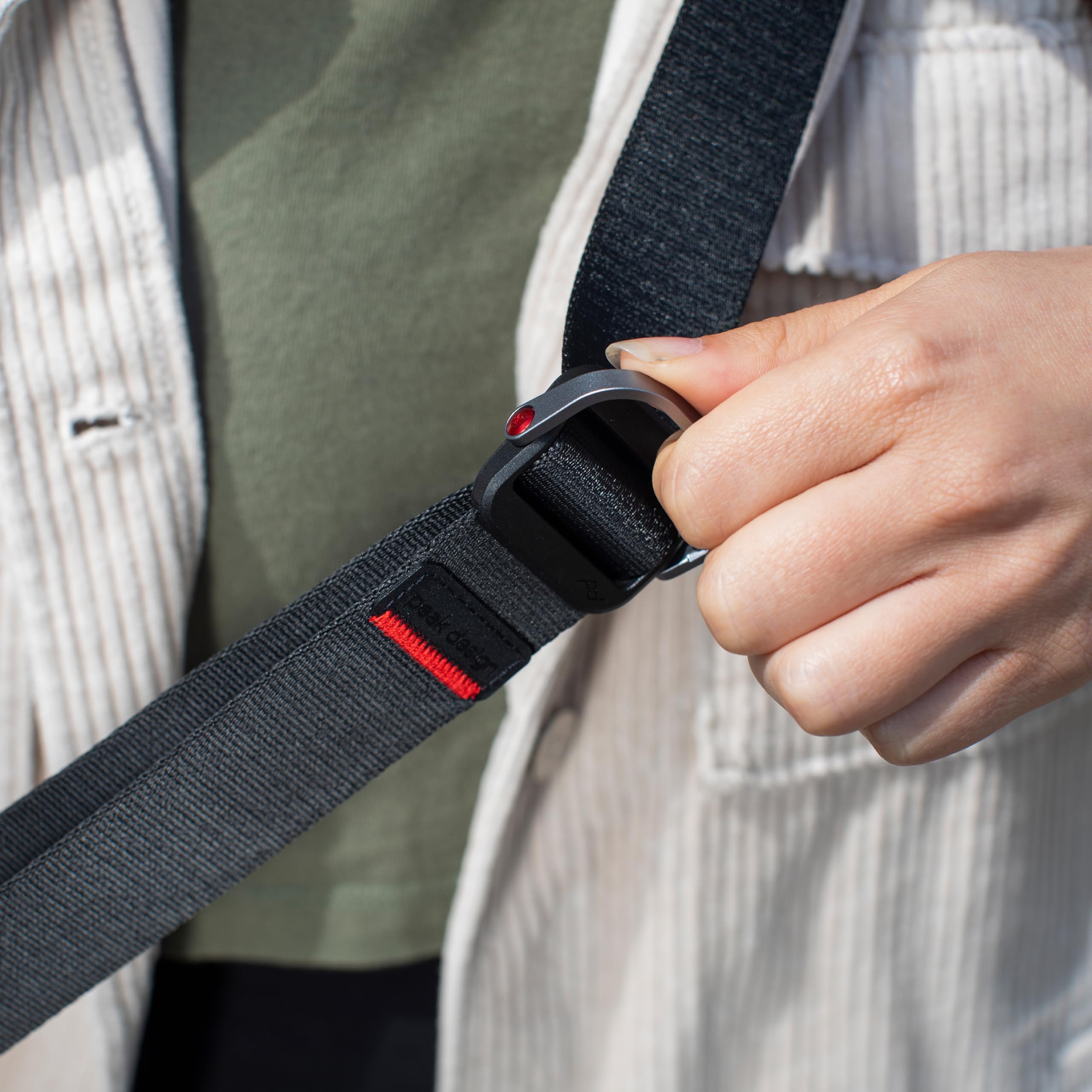 Peak Design Slide Lite Camera Strap, Black, Configurable as a Sling, Neck or Shoulder Strap, Quick Release and Connection, Smooth and Grippy Side, Camera Straps for Photographers, 200 lb Capacity