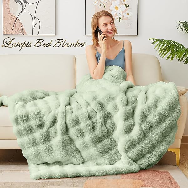 LATEPIS SOFT FAUX FUR BLANKET BUBBLE TWIN SIZE COMFY BLANKET FOR BED FUZZY COZY THICK BLANKETS FOR COUCH BEDROOM FURRY WARM BLANKETS FOR ALL SEASONS LUXURY BED THROW 60X80 INCH SAGE GREEN, 860GSM