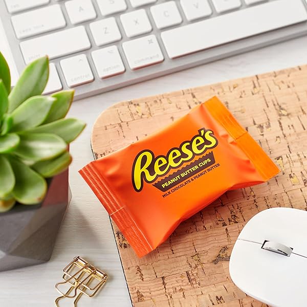 REESE’S MILK CHOCOLATE SNACK SIZE PEANUT BUTTER CUPS, CANDY PANTRY PACK, 13.75 OZ (25 PIECES)