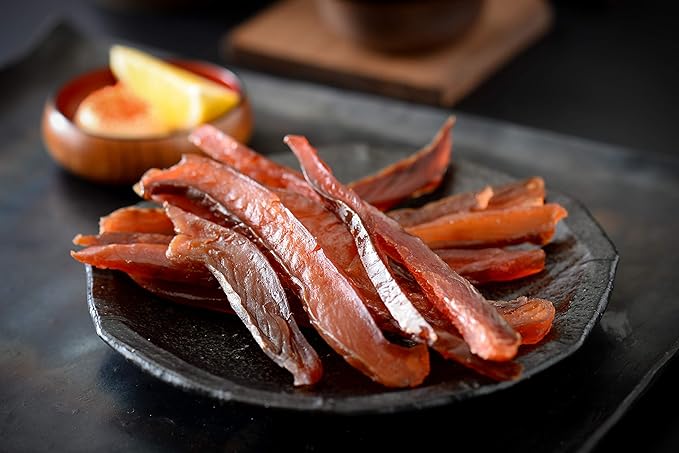 Amazon 港ダイニングしおそう 鮭とば カット 100g 皮なし 北海道産 天然 秋鮭 港ダイニングしおそう 干物 燻製 通販