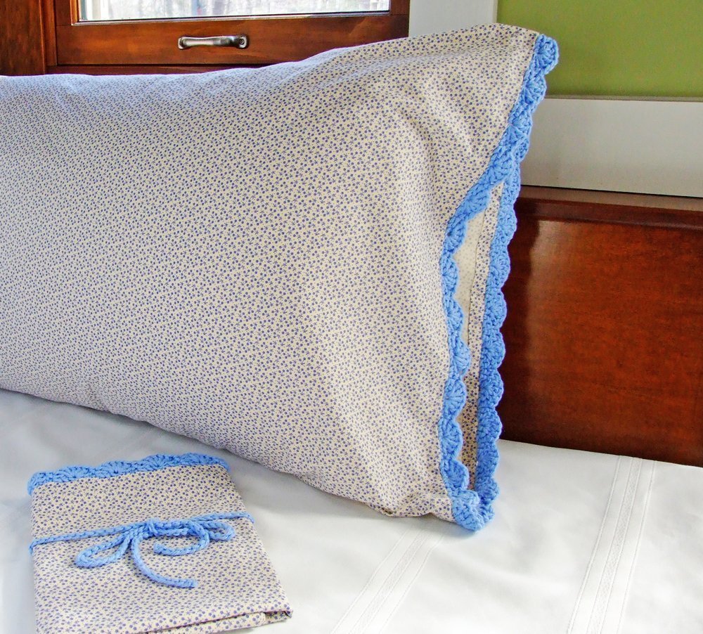 Amazon Com Standard Pillowcase In Blue Floral With Crochet Edging