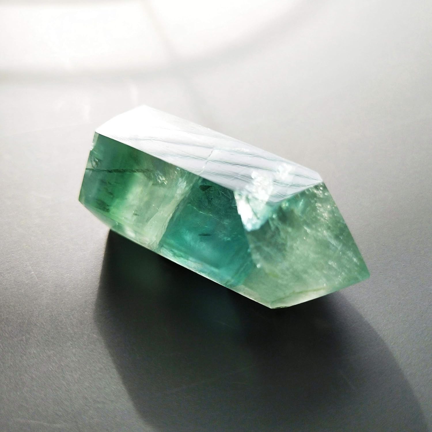 Green Fluorite Healing Crystal Wand, Pointed & Faceted for Reiki Chakra Meditation Therapy Decor, 1-pcs S size - Image 4