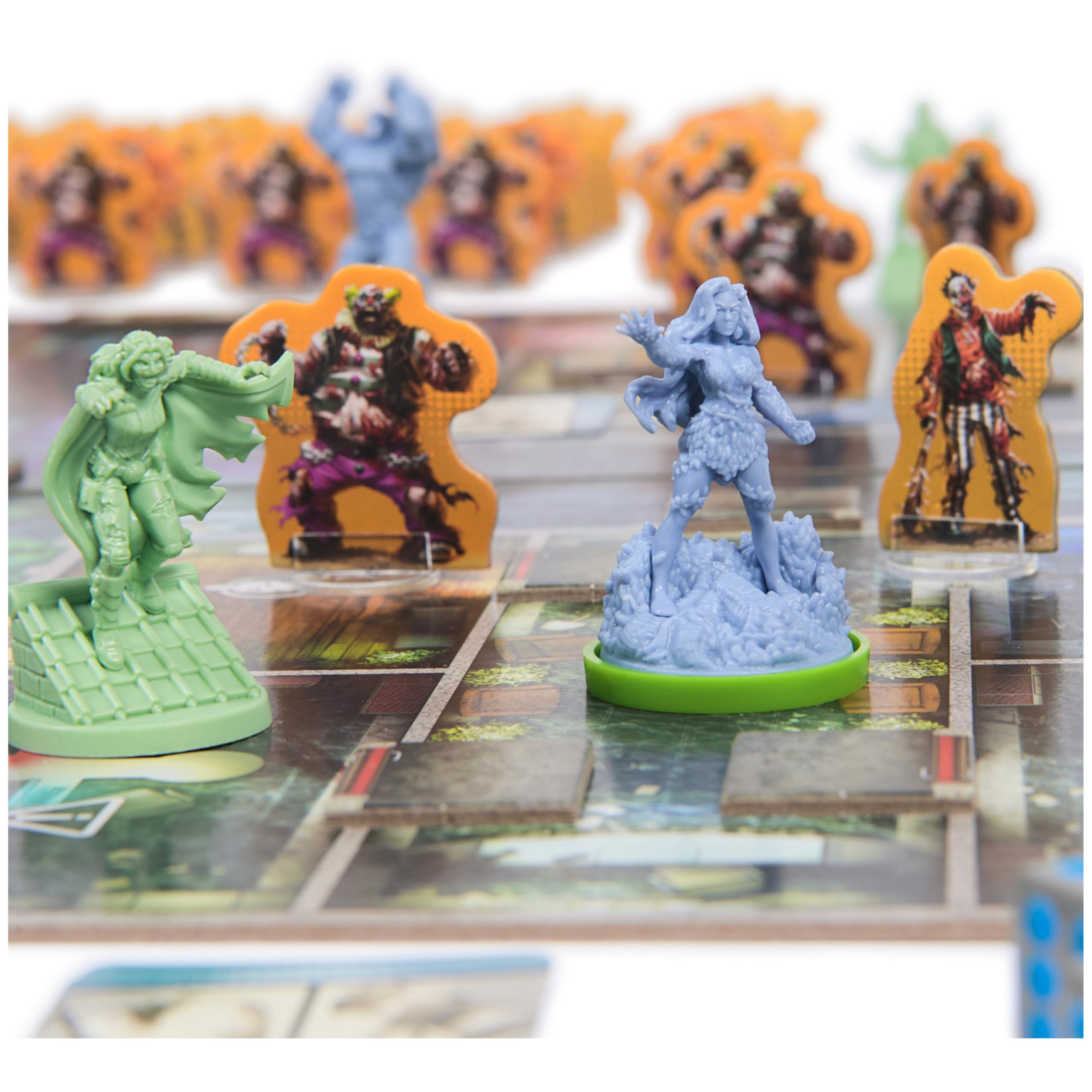 Spin Master Games, DCeased: Gotham City Outbreak, Part of The Zombicide Collection, Collectible DC Comics Miniatures, Strategy Board Game, for Adults & Teens, 1-4 Players, for Ages 14 & Up