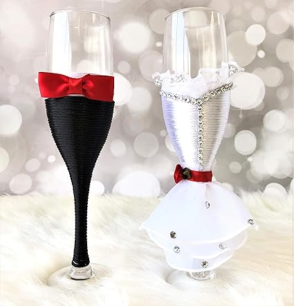 Amazon Abbie Home 結婚記念日 シャンパン 乾杯用フルート 花嫁と花婿用 レースドレス 蝶ネクタイ レッドローズとラインストーン 装飾メガネ 2個セット ガラスセット ホワイト Abbie Home シャンパングラス