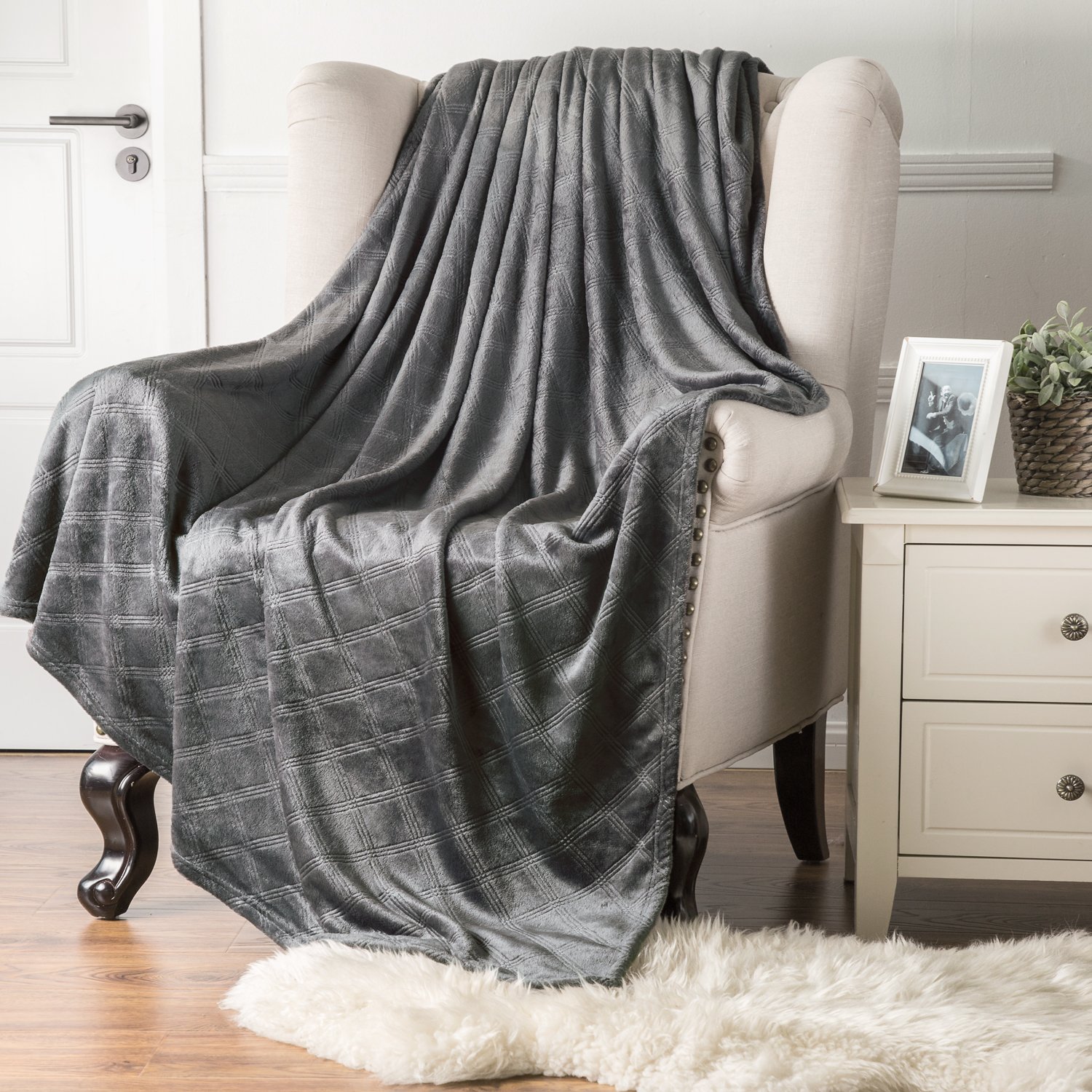 Luxury Fleece Throw Blanket Dark Grey Checkered Pattern Embossed Flannel Bed Throws Twin Size , Fluffy and Soft, Warm Blanket Throw for Couch/Chair 50\