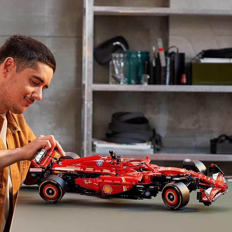 Technic F1 Ferrari SF-24 - Maquette de Voiture de Course Collector à Échelle 1/8 - Décoration - Inclut Moteur V6, Boîte de Vitesses, DRS et Volant - Idée de Cadeau pour Adulte et Adolescent 42207