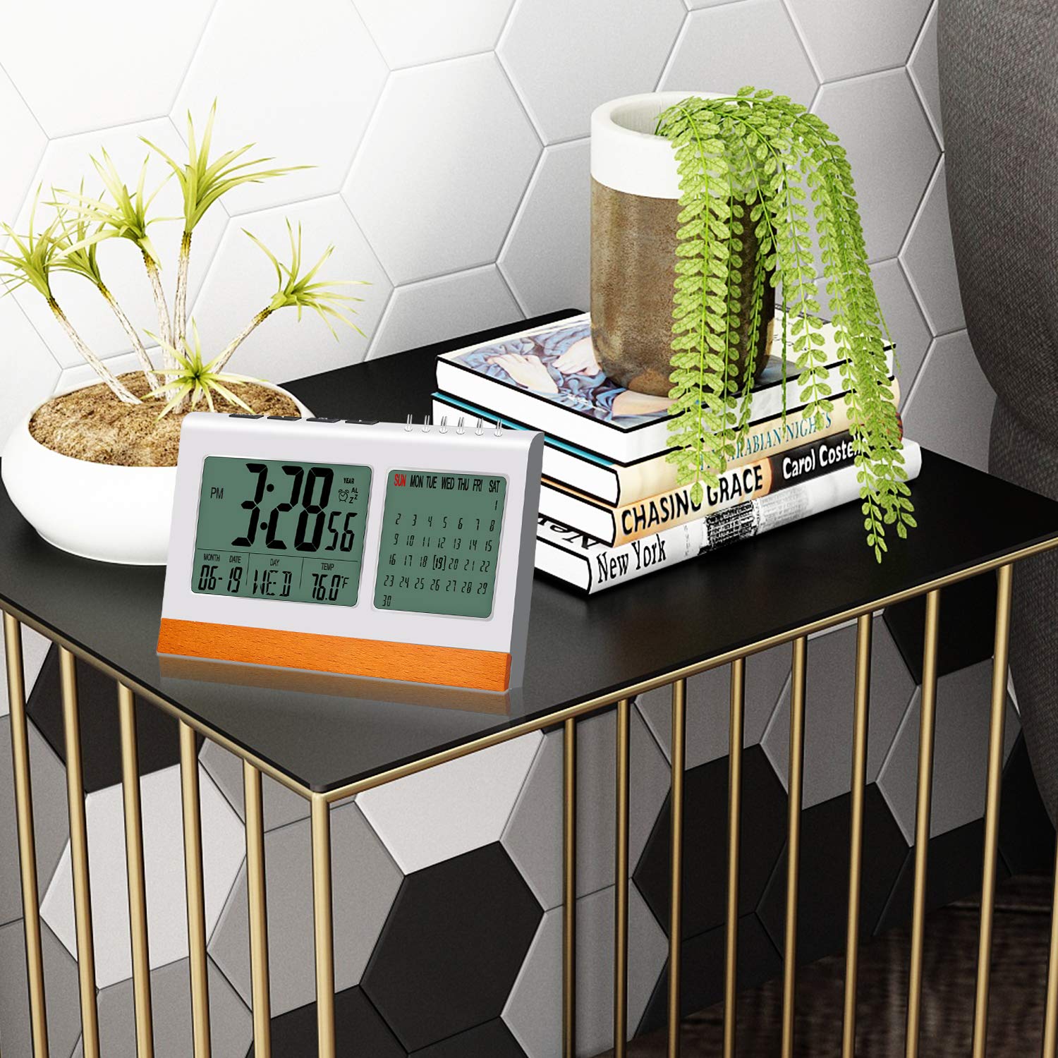 Digital Alarm Clock Battery Operated for Heavy Sleeper, Kids, RONY Desk Clock for office with Snooze, Calendar, Temperature Display(℉/℃)