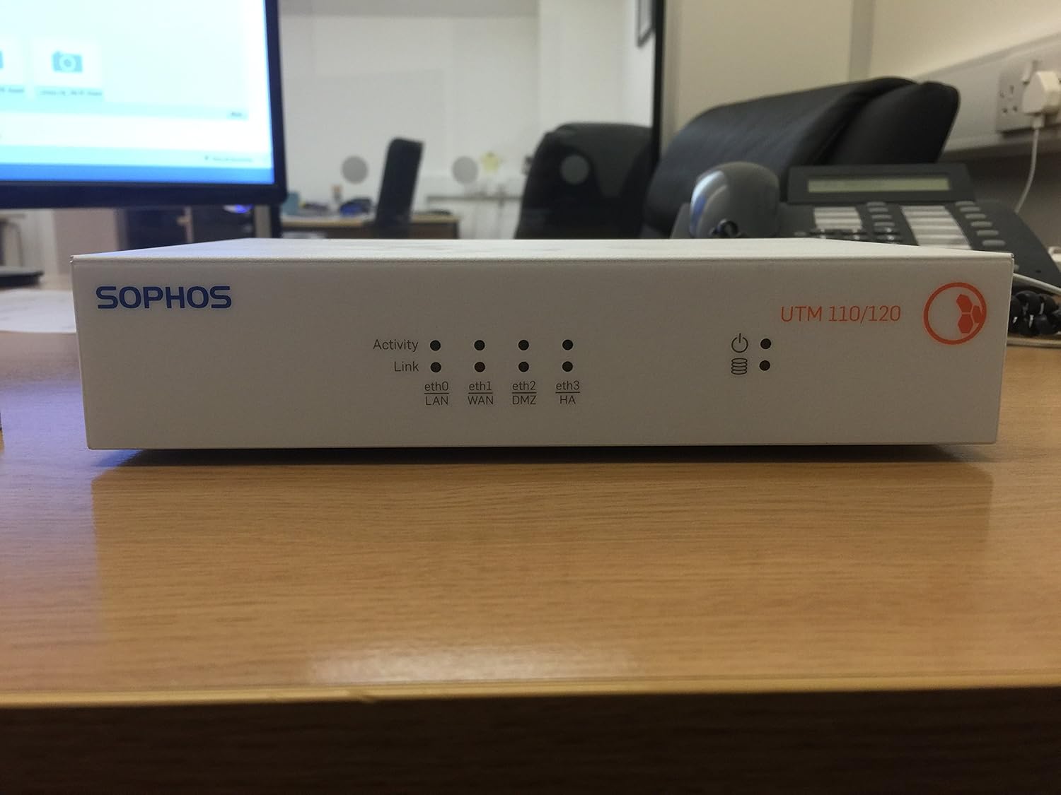 Sophos UTM 110/120 Security Gateway with 4 GE ports HDD: Amazon.co.uk ...