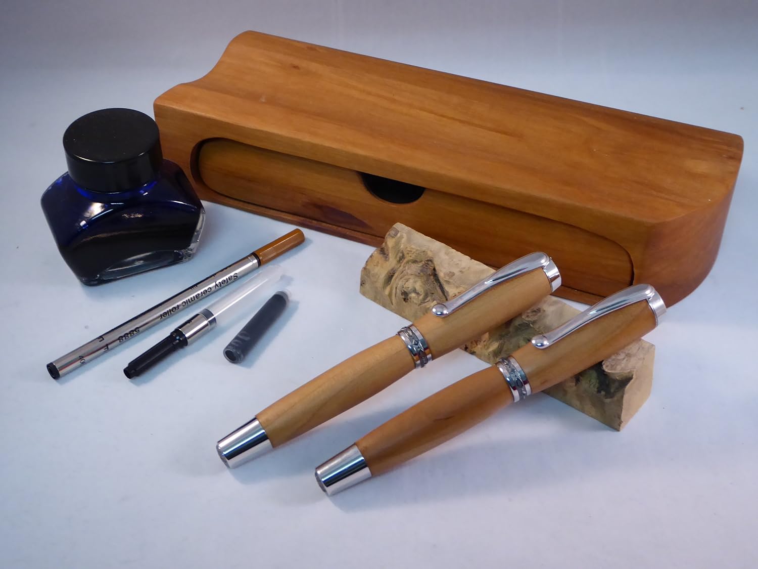 Set Schreibgerät Rollerball und Füller Birne Holz Design Kästchen Edel ...