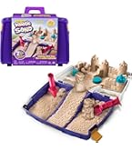 Kinetic Sand Construction Site – Set De Arena Mágica Con Grúa, Camión Volquete Y 907 G De Arena, Para Niños +3 Años