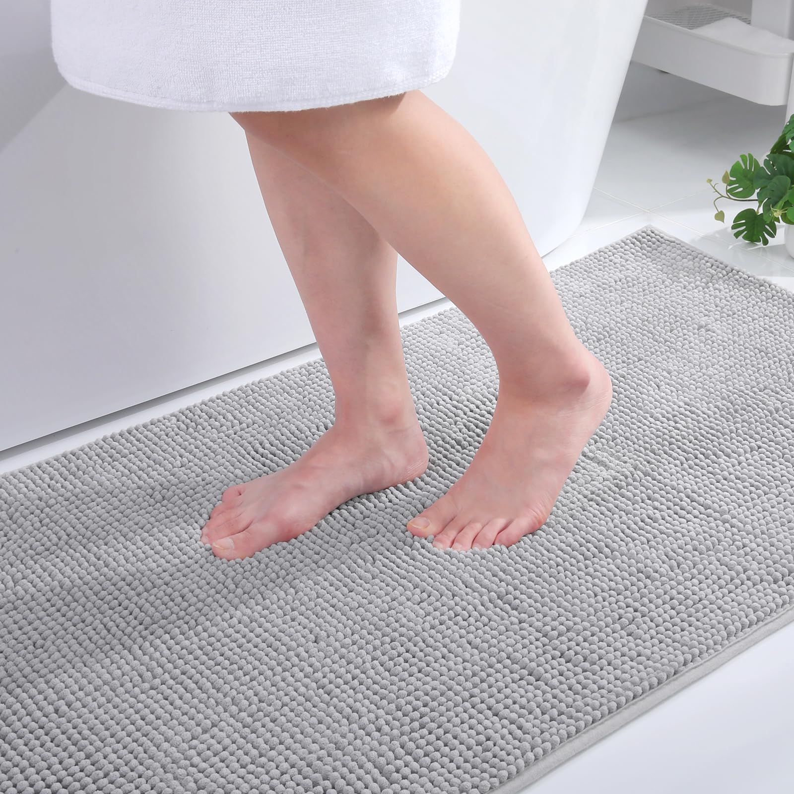 smiry Non Slip Chenille Bath Mat, 40 x 120 cm, Extra Soft Bathroom Mat, Super Absorbent Fluffy Bath Mats for Bathroom Floor, Machine-Washable Dry Bath Rug Foot Mat, Grey