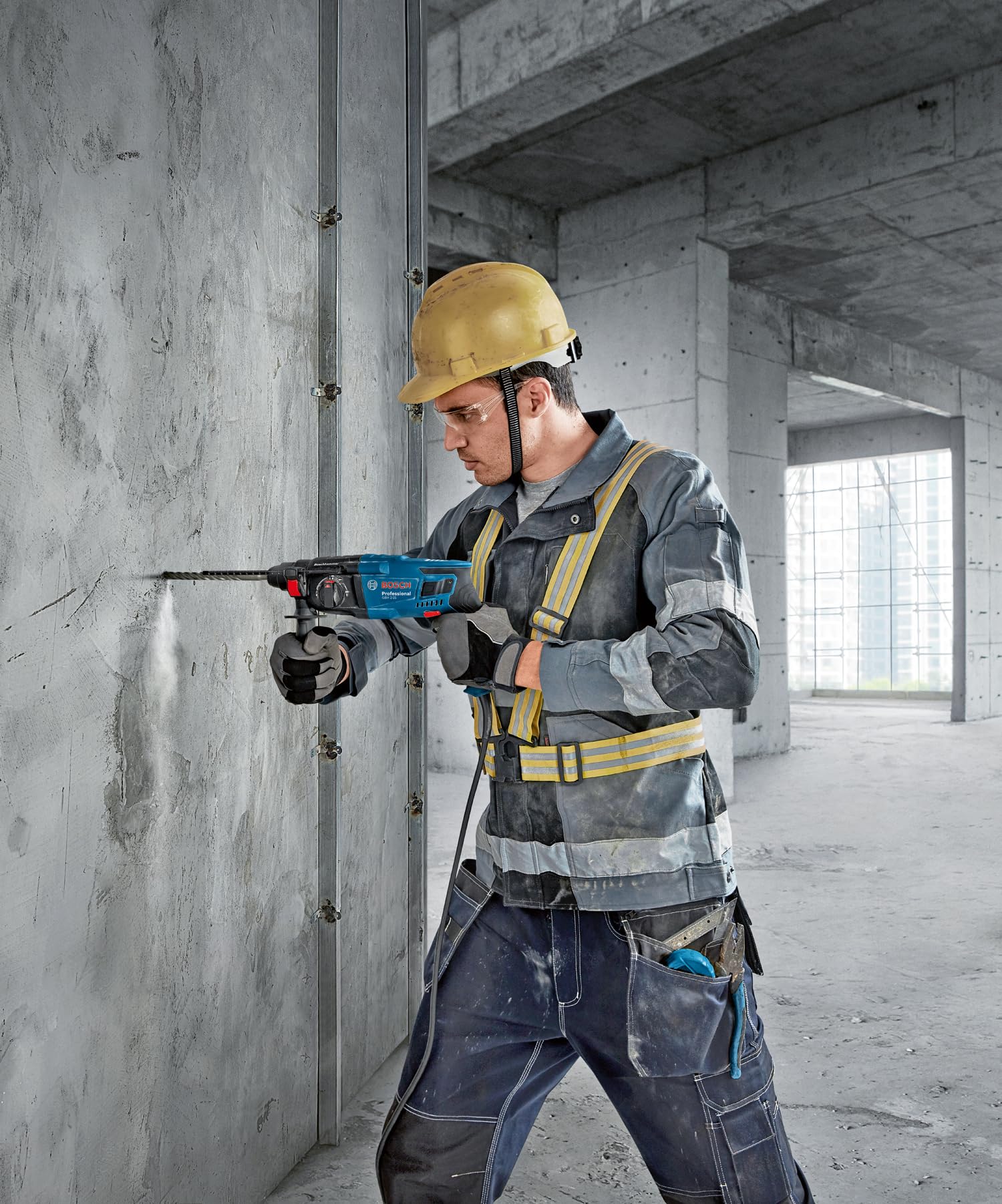Bosch Professional Bohrhammer GBH 2-21 (mit SDS plus, inkl. Zusatzhandgriff, Maschinentuch, Tiefenanschlag, Handwerkoffer)