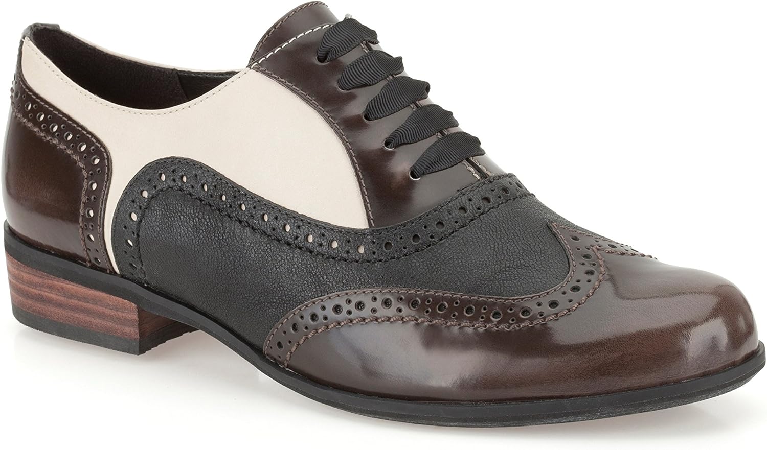 clarks ladies brogues