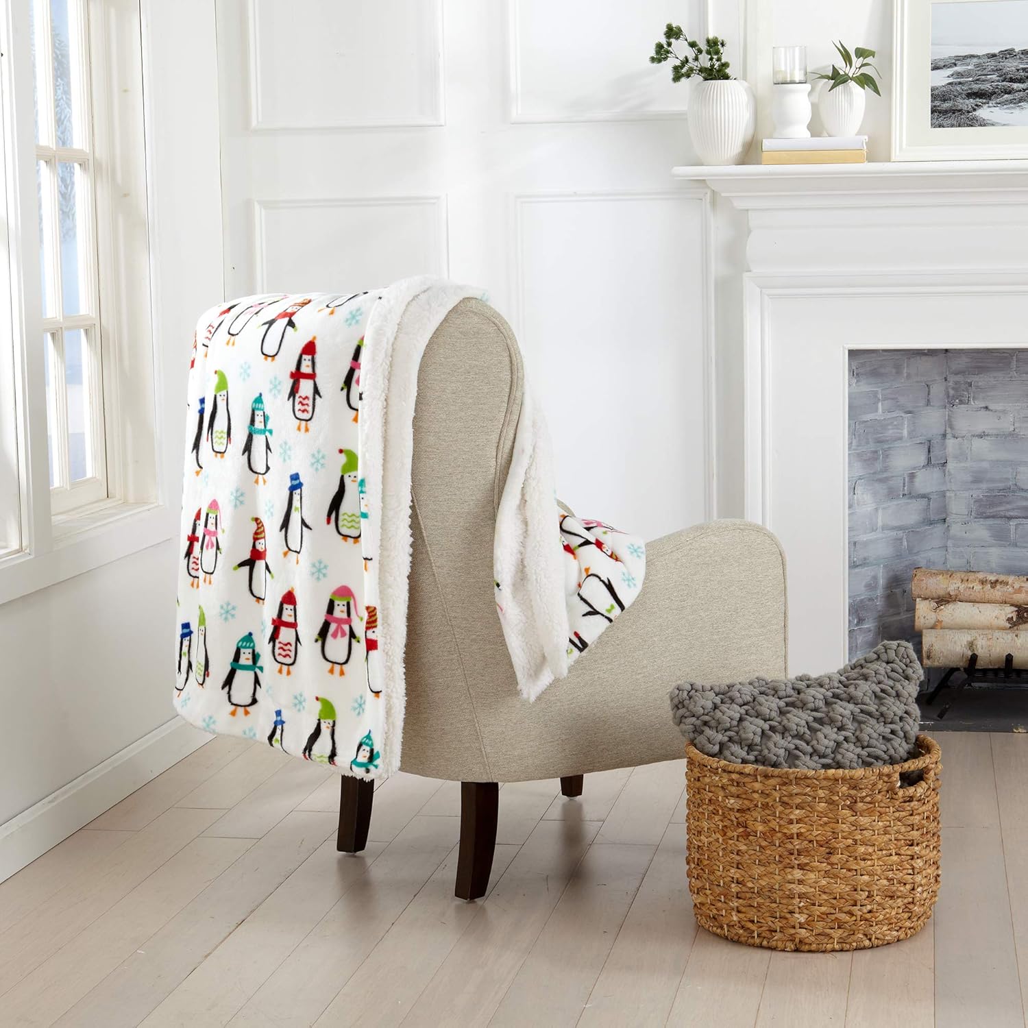 Decorative Holiday Throw Blanket. Super Soft Fleece Sherpa Holiday Throw Blanket. Eve Collection (50" x 60", Penguins): Kitchen & Dining