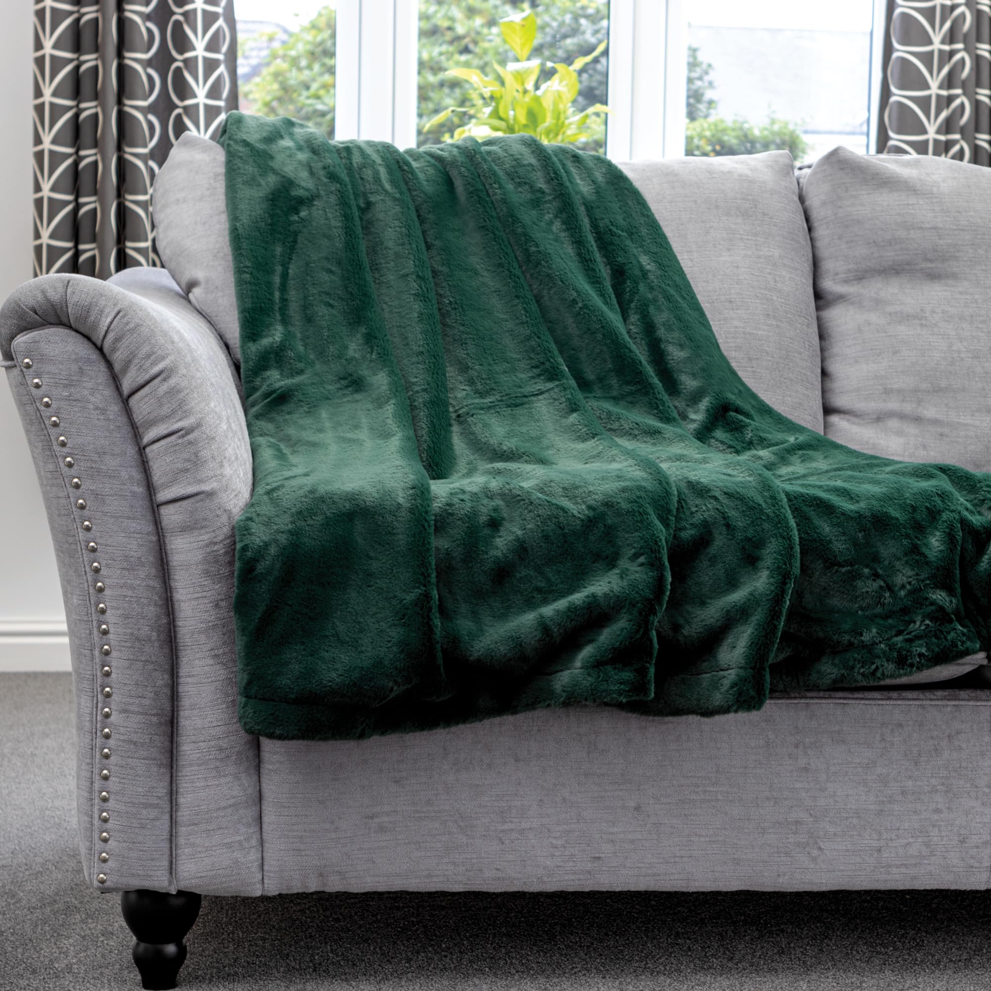 Dreamcatcher Luxurious Green Faux Fur Throw Blanket 160 x130cm, Large Blankets and Throws Fleece Blanket, Ideal Fluffy Blanket for Sofas, Beds, Chairs and Couch