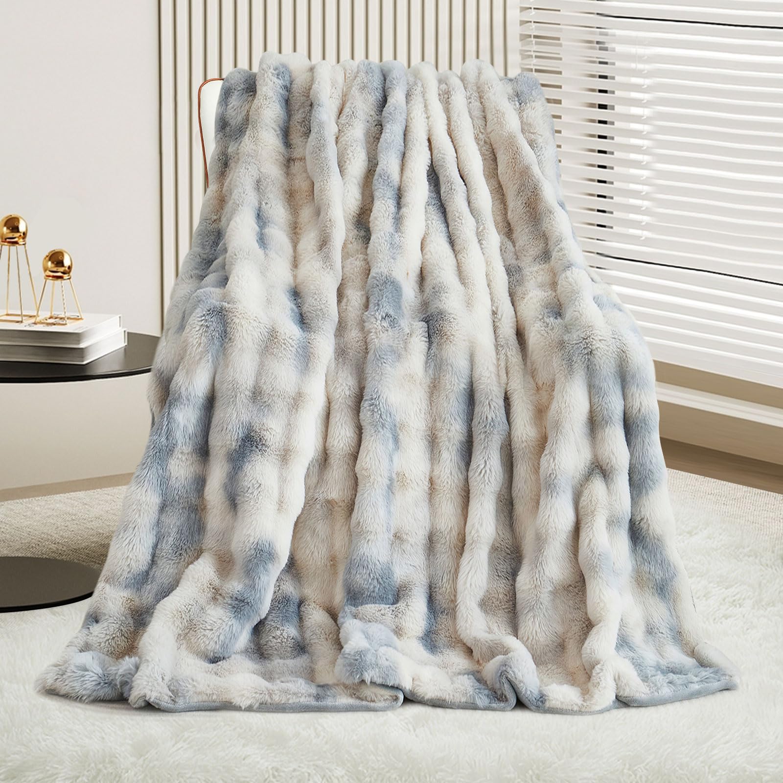 GKXLH Soft Fluffy Blanket - Fuzzy Throw Blanket for Couch, Plush Rabbit Faux Fur Blanket, Cute Cozy Blankets for Women, Thick Warm Bubble Blankets for Bed Sofa Bedroom Living Room - 39" x 63" Small