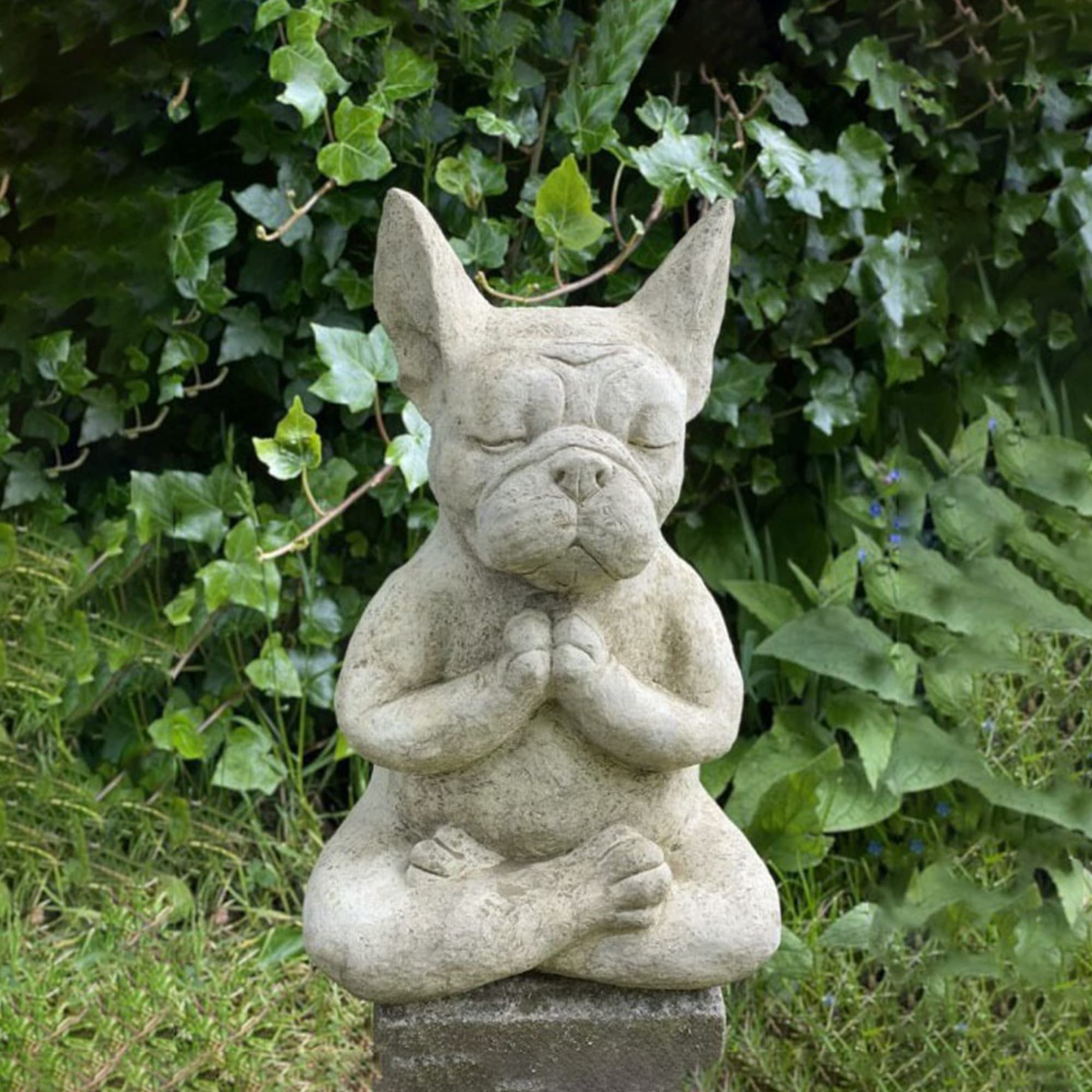 MINGZE Meditating French Bulldog Figurine, Garden Resin Meditation Buddha Dog Yoga Statue Sculpture Decorative Collectible for Home Garden Yard Courtyard Indoor Decoration Ornament