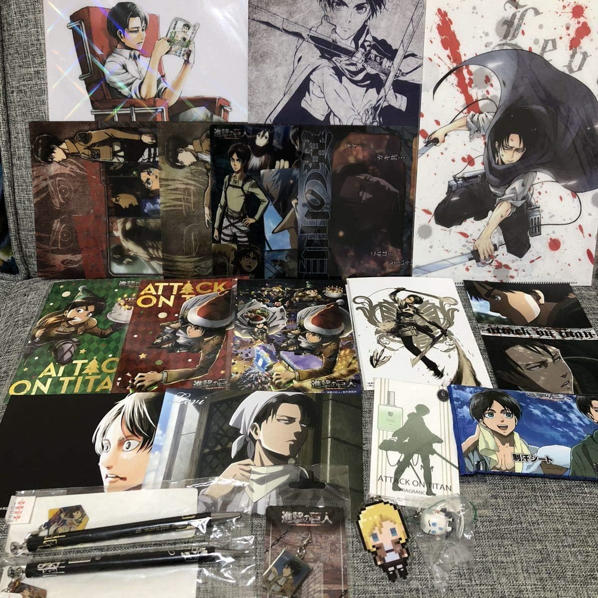 Amazon Co Jp 進撃の巨人 まとめ売り クリアファイル ポストカード シャープペンシル アクリルキーホルダー エレン リヴァイ クリスタ ホビー