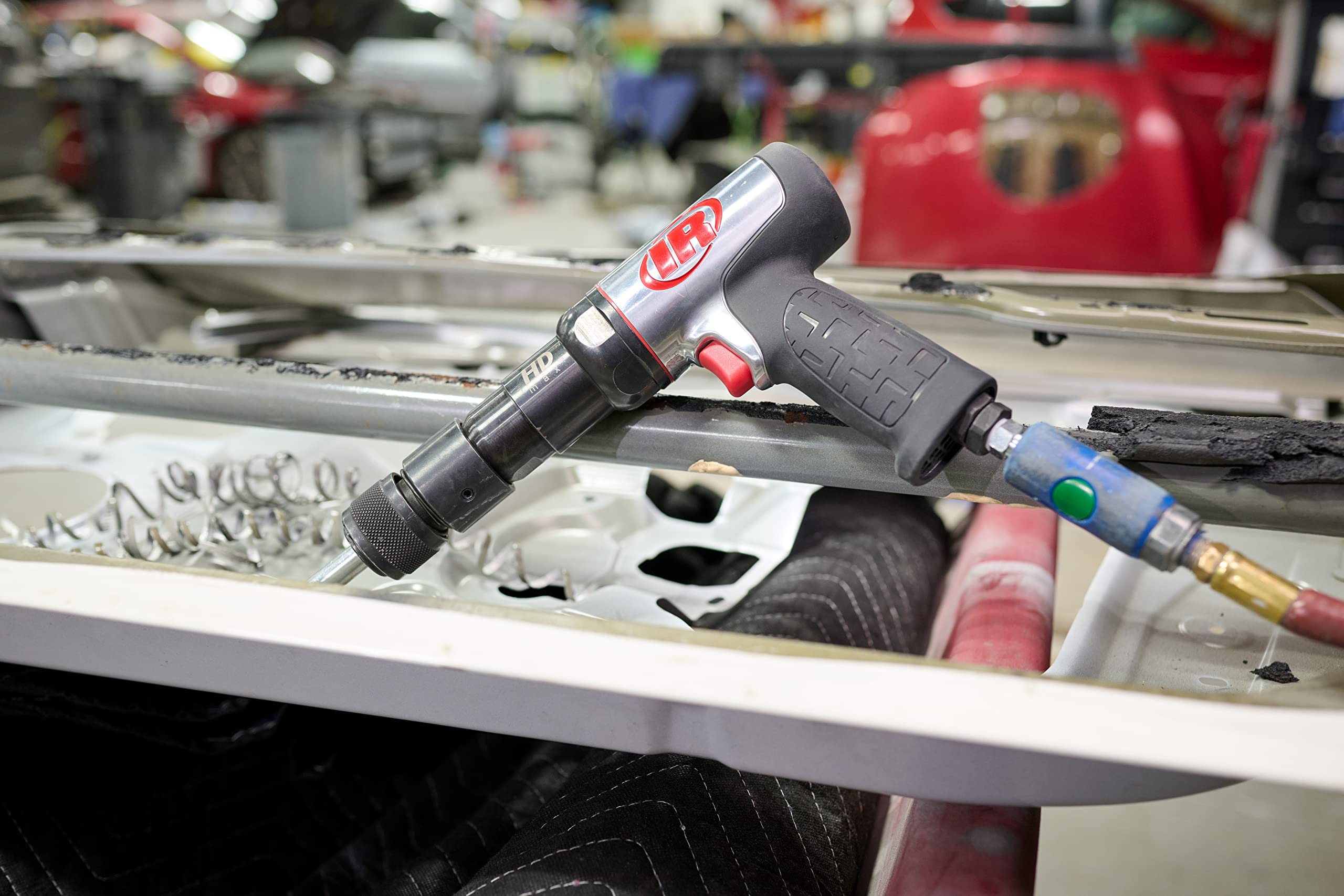 Ingersoll Rand 135MAXK Vibration Reduced Quick-Change Air Hammer 5-Piece Chisel Set, 2,600 BPM, 3