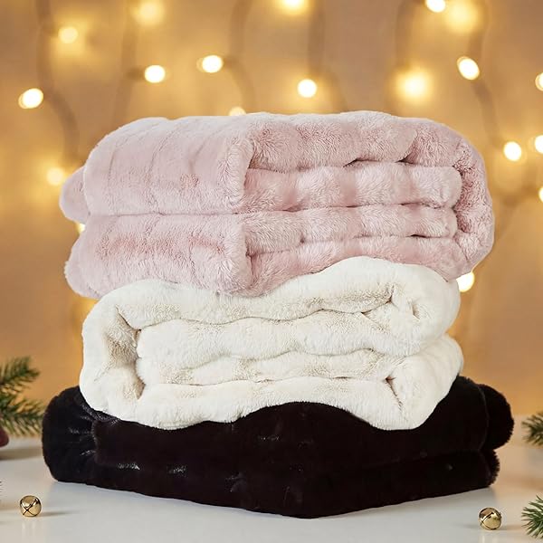 DREAMNINE PREMIUM 1100GSM SOFT FLUFFY FAUX RABBIT FUR THROW BLANKET FOR COUCH 50″ X 60″, DECORATIVE 3D PLAID WARM THICK FUZZY BLANKETS FOR WINTER, REVERSIBLE LUXURY SHAGGY COZY FURRY BLANKET, WHITE
