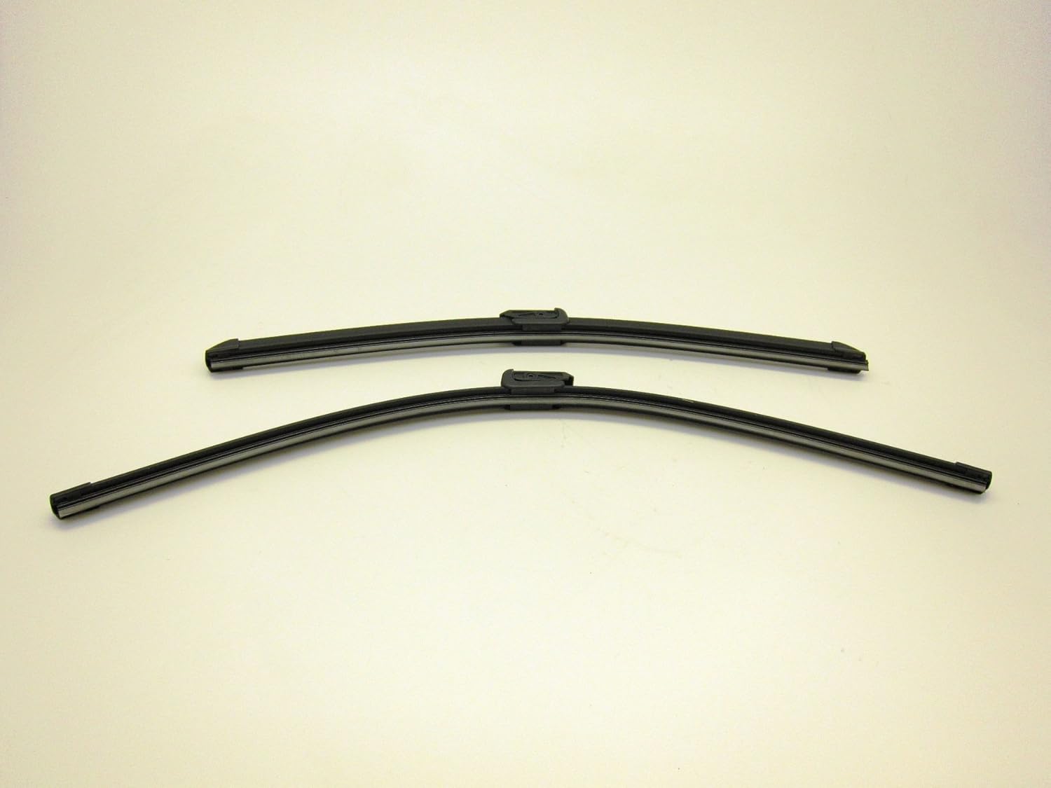 One Pair of Volkswagen Wiper Blades Jetta 0610 GTI 0612 EOS 0712